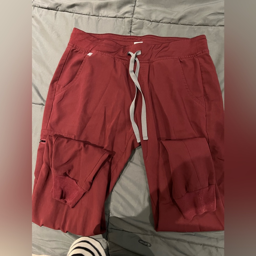 Figs maroon joggers M